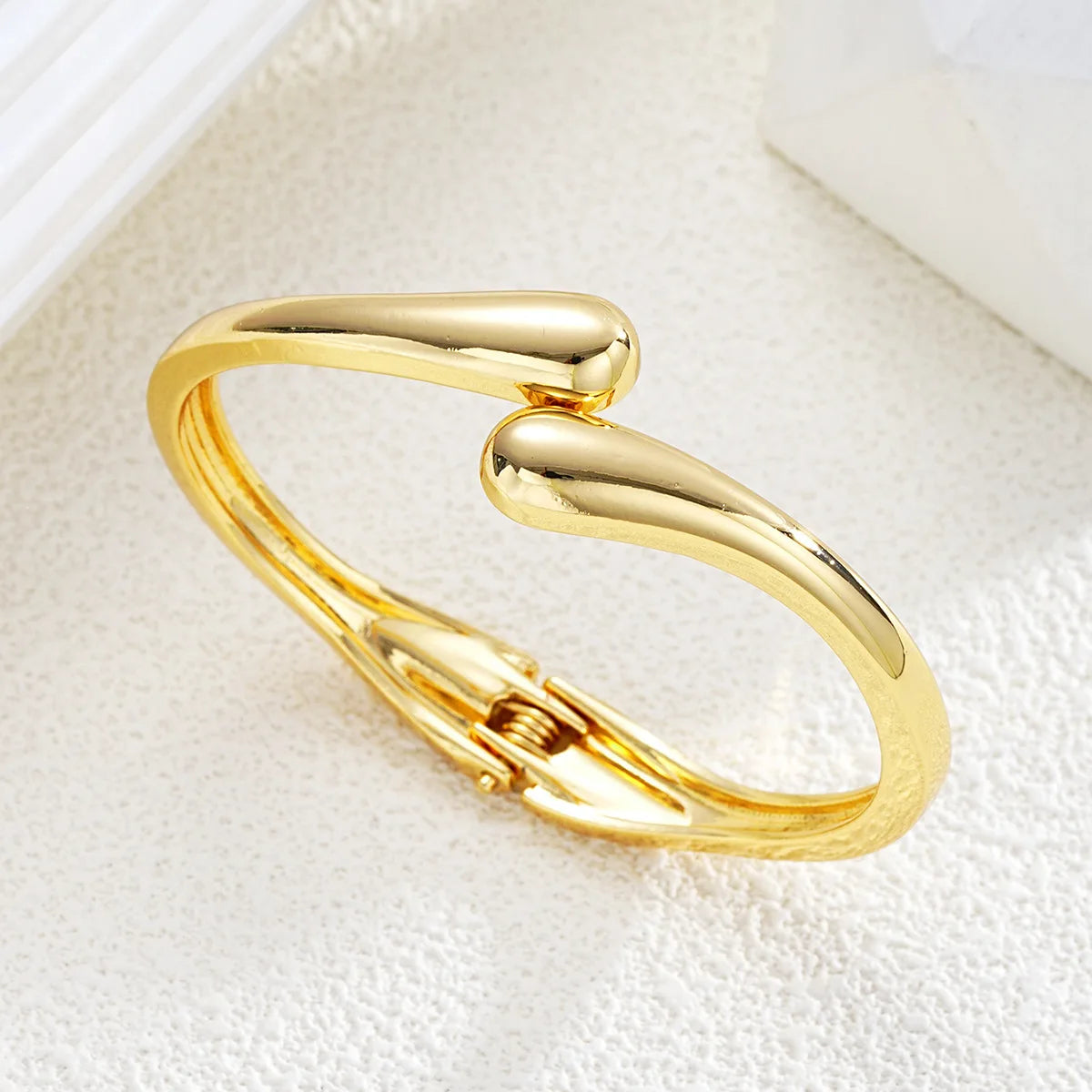 Hot Sale Exaggerate Individuality Metal Smooth Surface Water Drop Bangle for Woman  Adjustable Bracelet Paty Jewelry Daily Wear
